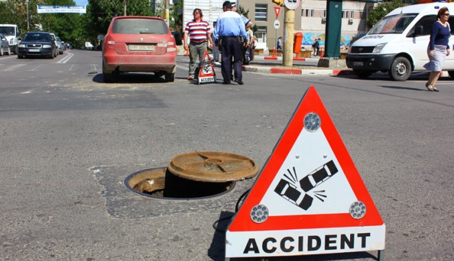 A tras o sperietură zdravănă, din cauza unui capac de canalizare - atrasosperituracapacdecanalizare-1400779828.jpg