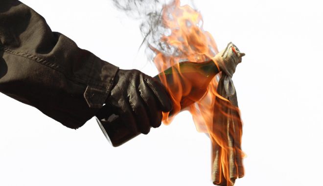 Au ajuns după gratii după ce au incendiat o casă  de schimb valutar - auajuns-1518197361.jpg
