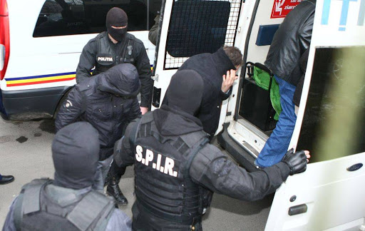 Au bătut paznicul unei ferme şi au furat două vaci - aubatutpaznicul-1603366488.jpg
