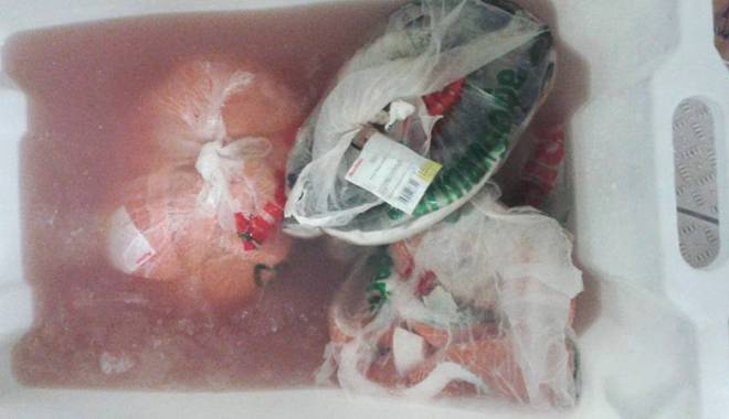 Mâncarea de la Auchan a băgat 18 persoane în spital. Comisarii OPC au găsit peste 140 kg de preparate alterate - auchan3-1451225727.jpg