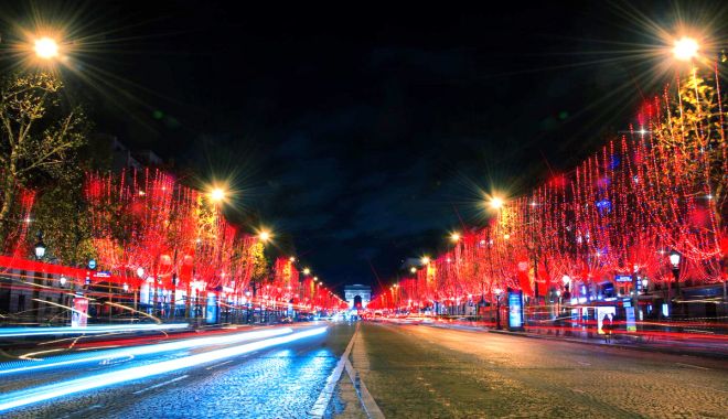 Au fost aprinse luminile de Crăciun pe Champs-Elysees - aufostaprinse-1637595110.jpg