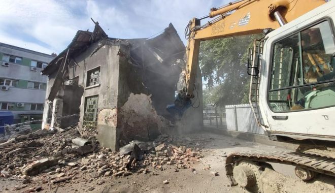 Au fost demolate clădirile vechi din curtea Spitalului de Boli Infecțioase - aufostdemolate1-1590510539.jpg