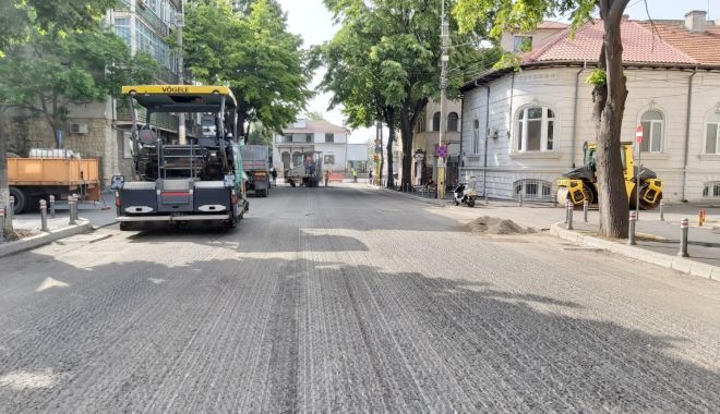 GALERIE FOTO / Au început lucrările de asfaltare a carosabilului pe strada I.G. Duca - auinceputlucrarile1-1589872607.jpg