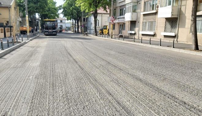 GALERIE FOTO / Au început lucrările de asfaltare a carosabilului pe strada I.G. Duca - auinceputlucrarile2-1589872643.jpg
