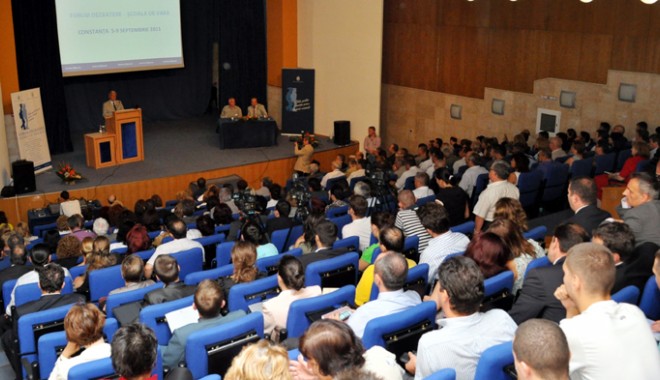 118 participanți la Olimpiada Națională de Științe pentru Juniori - aulamagnaptrolimpiadajuniori-1342191971.jpg
