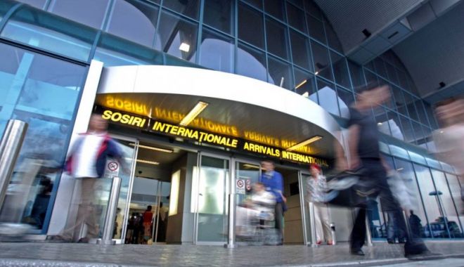 Aproape un kilogram de bijuterii din aur, găsite ascunse în hainele a doi români veniți din Istanbul, pe Aeroportul Otopeni