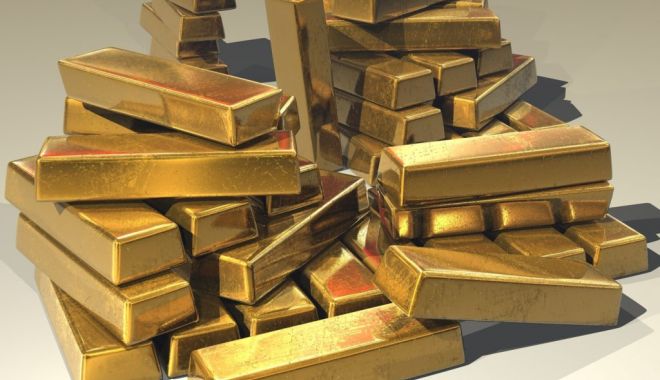Caz misterios în România. Un lingou de 14.000 euro, scos de medici din stomacul unui bărbat