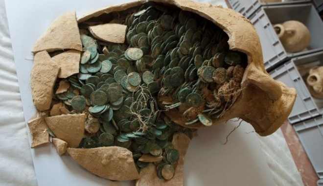 Galerie foto / 600 de kilograme de monede romane, descoperite întâmplător în sudul Spaniei - aur2-1461911122.jpg