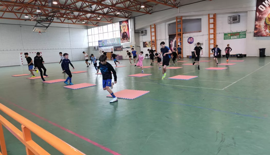 Antrenamente intense pentru micuții fotbaliști de la Aurora 23 August - aurora-fotbal-1768326852.webp