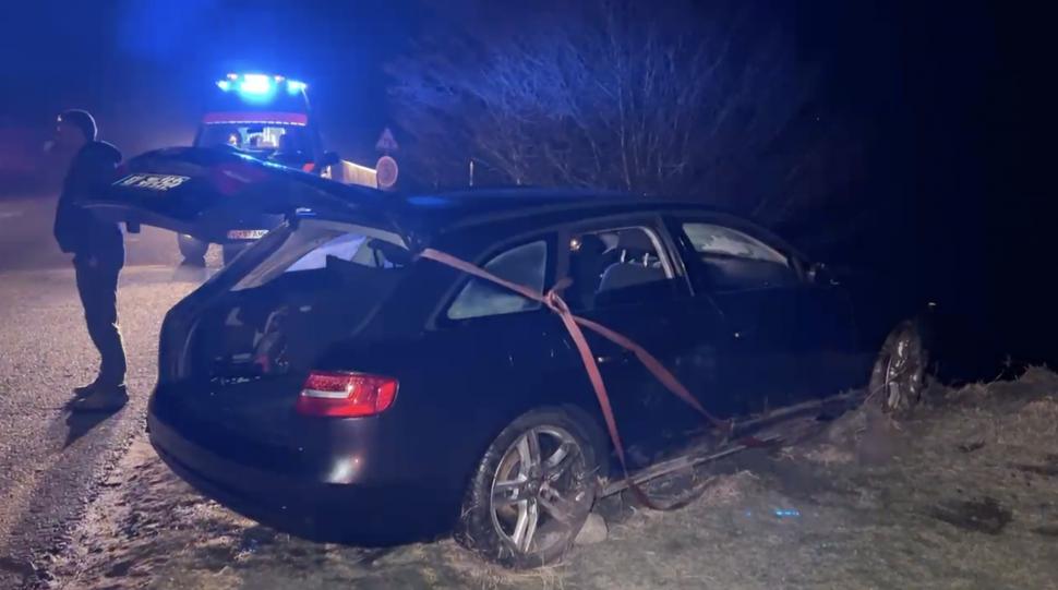 Tânăra de 23 de ani și tatăl ei au murit, după ce au plonjat cu mașina în Olt. „Au stat sub apă 10-15 minute” - austatsubapa1015minutetanarade23-1738743174.jpg