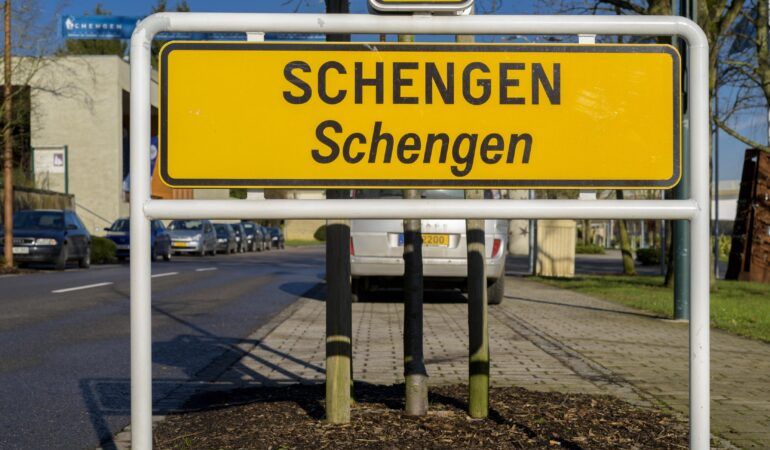 Austria anunţă că este de acord cu aderarea deplină a Bulgariei şi României la Schengen - austria-de-acord-cu-schengen-t-1733814235.jpg