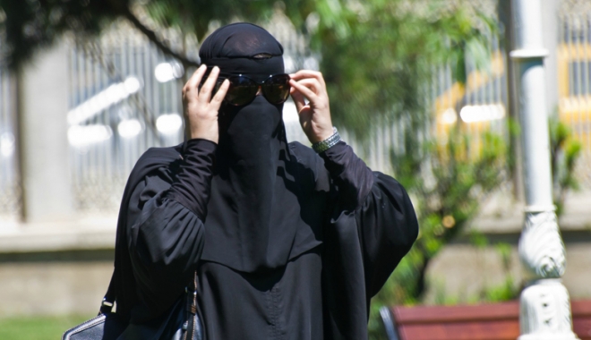 Austria vrea să interzică portul vălului islamic  în locurile publice - austriavreasainterzica-1485868042.jpg