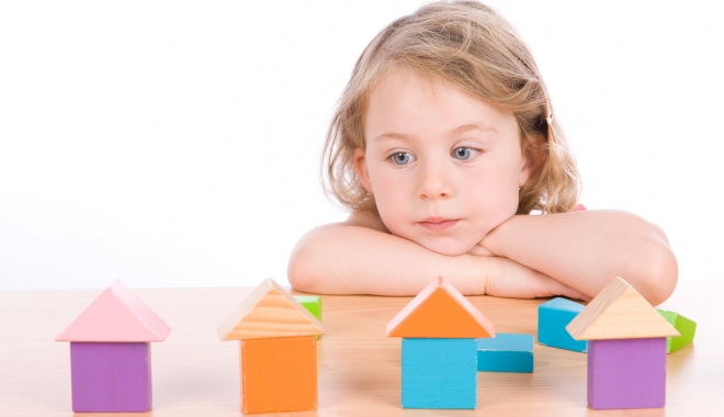 COPIL CU DIZABILITĂȚI, UMILIT ȘI IZOLAT DE RESTUL CLASEI. Conducerea școlii, amendată - autismcopil-1494409134.jpg