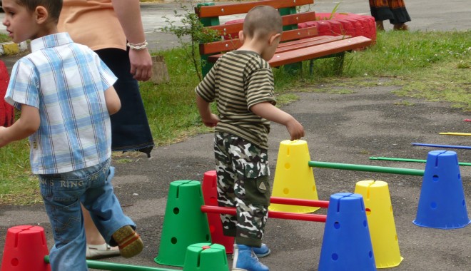 Daruri pentru copiii instituționalizați din Constanța - autismorizont1iunie201012-1383471252.jpg