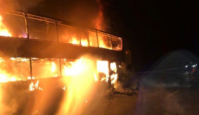 Autocar cu 44 de călători, în flăcări pe Autostrada A1 - auto-1611647345.jpg