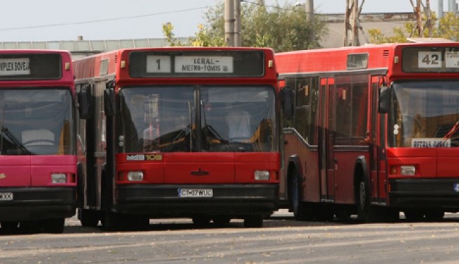 Vandalii din autobuzele RATC - autobazaratcsindicalistiautobuze-1312490381.jpg