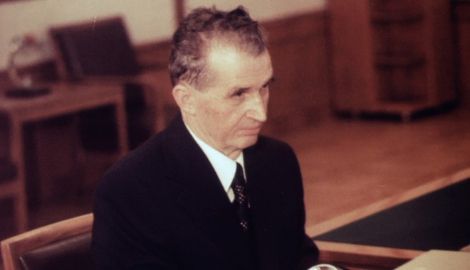 Nostalgicii l-au plâns pe Ceaușescu. Liderul comunist ar fi împlinit azi 95 de ani - autobiografialuinicolaeceausescu-1359204154.jpg