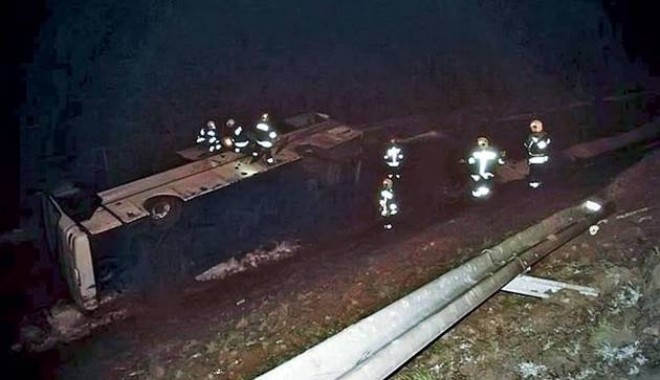 27 de MORȚI și peste 40 de RĂNIȚI, în urma coliziunii a două AUTOBUZE - autobuz075fb5233dd1-1408689142.jpg