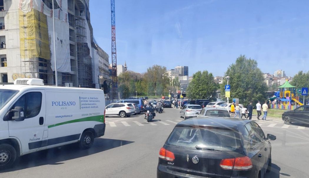Traficul aglomerat schimbă ruta autobuzelor de pe linia 42 și produce întârzieri pe alte patru linii - autobuze-1746100425.jpg