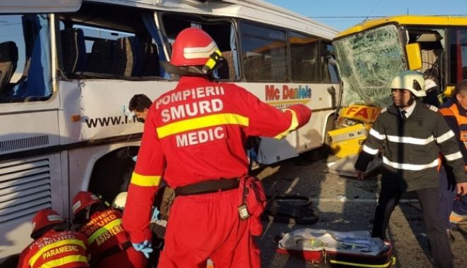 DOUĂ autobuze de transport persoane s-au ciocnit! Sunt mai mulți răniți. A fost activat PLAN ROȘU DE INTERVENȚIE - autobuze96164600-1524119448.jpg