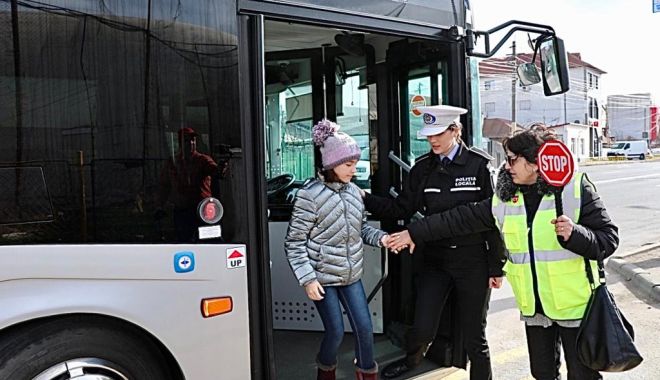 Autobuzele şcolare reintră pe trasee - autobuzelescolare-1601923735.jpg