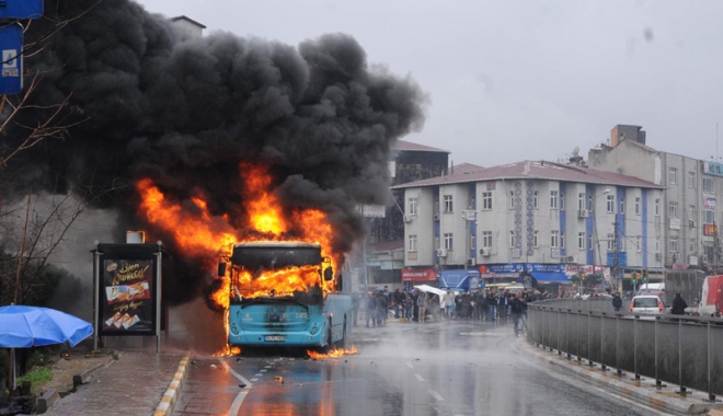 Un copil de 11 ani a incendiat  autobuzul unei școli evreiești - autobuzincendiat-1463065899.jpg