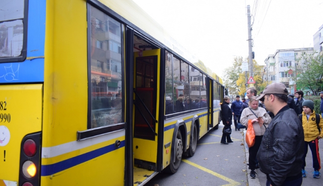 Autobuzele de pe linia 5B  ajung cu întârziere în stație - autobuzratc1-1513012414.jpg