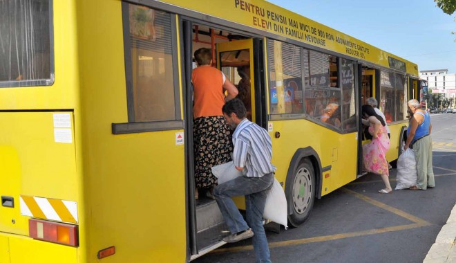 Constănțean prins între ușile autobuzului - autobuzratc482-1401005333.jpg