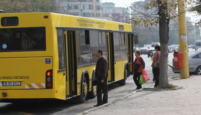 Două trasee de autobuze scurtate și două suspendate - autobuzstatie100calatori-1352746921.jpg