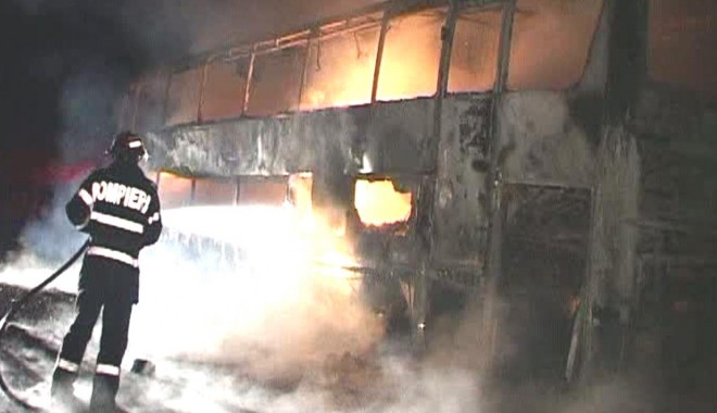 Un autocar cu turiști români a luat foc Bulgaria - autocar-1335942262.jpg