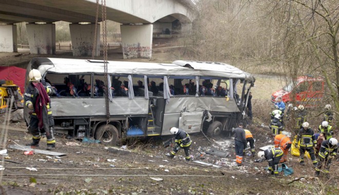 Grav accident de autocar în Belgia - autocar-1365942170.jpg