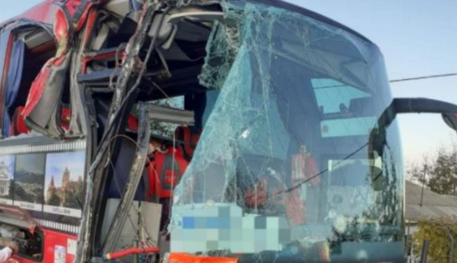 Autocar cu 26 de persoane, implicat într-un accident, în Neamț - O victimă - autocar-1633882822.jpg