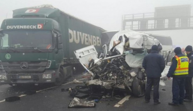Accident grav în Germania cu un autocar cu români: 9 persoane rănite - autocar87463000-1513782952.jpg