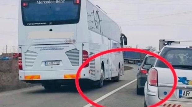Un șofer de autocar a rămas fără permis după ce un alt șofer a postat o poză pe Facebook când acesta încălca legea - autocar98704200-1550048496.jpg