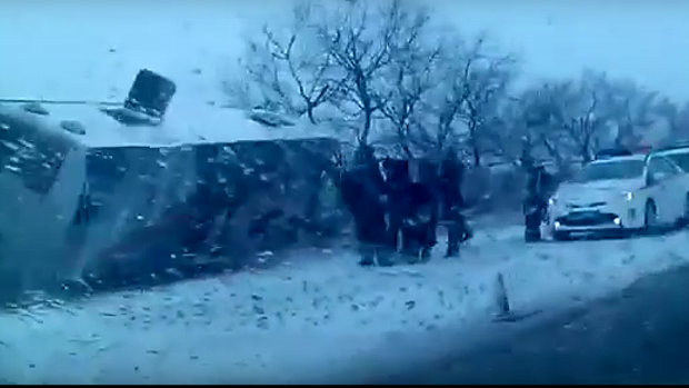 VIDEO. ACCIDENT RUTIER INFERNAL! NOUĂ COPII MORȚI, în coliziunea dintre un autocar și un camion - autocarrasturnat08104500-1480872157.jpg