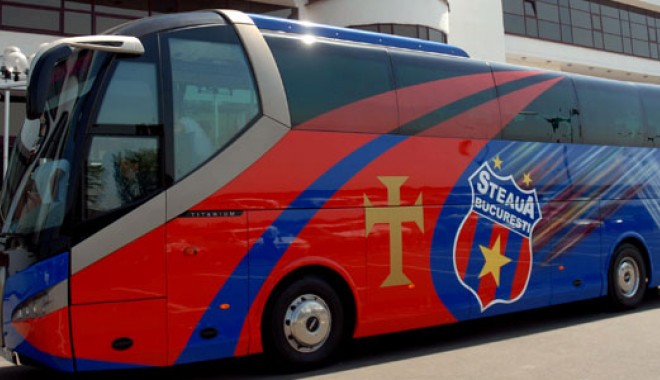Fotbal / Steaua a ajuns la Constanța - autocarsteaua-1330339549.jpg