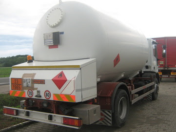 20 de tone de gaz, răsturnate în curbă! Trafic blocat ore întregi - autocisterna-1771916481.webp