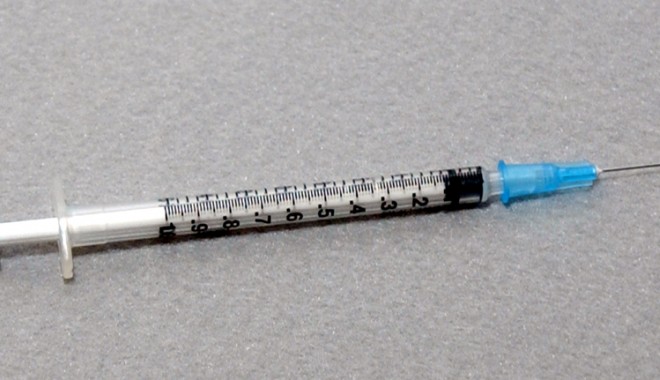 Obiectiv Antidrog: montarea automatelor de seringi - automateseringi-1374770263.jpg