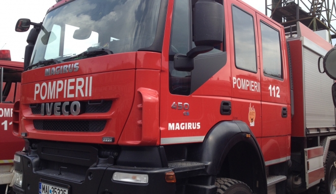 INCENDIU la un liceu din Mangalia. Toate persoanele au fost evacuate - UPDATE - autospecialapompieri1-1491288184.jpg