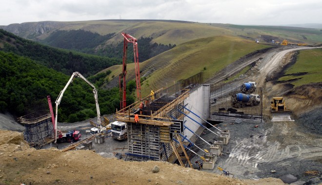 Rezilierea contractului cu Bechtel a fost amânată - autostrada-1369640551.jpg