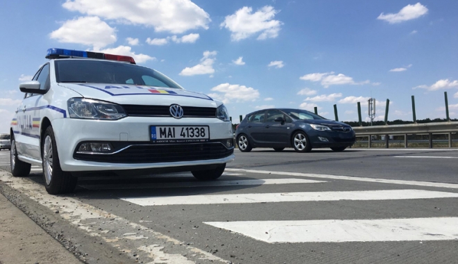 Autostrada Soarelui a devenit  o pistă de curse pentru unii șoferi - autostrada-1505146156.jpg