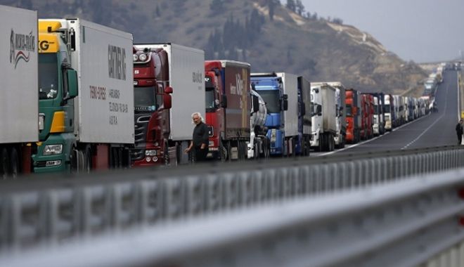 ATENȚIE ȘOFERI! Circulația camioanelor pe A2, INTERZISĂ LUNI ȘI MARȚI - autostrada-1525070038.jpg
