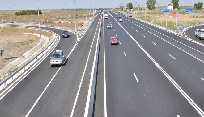 Șoferi, circulați cu atenție! Lucrări de asfaltare pe Autostrada Soarelui! - autostrada8-1345551890.jpg