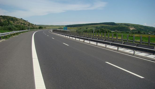 Un șofer va primi despăgubiri de la statul român, după ce a lovit un câine pe autostradă - autostradaa1-1552399455.jpg