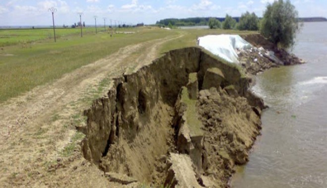 Autostrada Soarelui, în pericol de a fi inundată - autostradainundat1realitateanet-1370770204.jpg