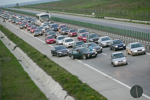 ACCIDENTE ÎN LANȚ pe A2. Poliția urmărește traficul din elicopter - autostradasoarelui-1469261473.jpg