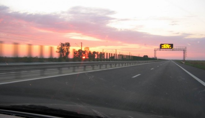 Tânăr de 19 ani, prins în timp ce gonea cu 214 km/h pe A2, spre CONSTANȚA - autostradasoarelui1380007733-1380886337.jpg