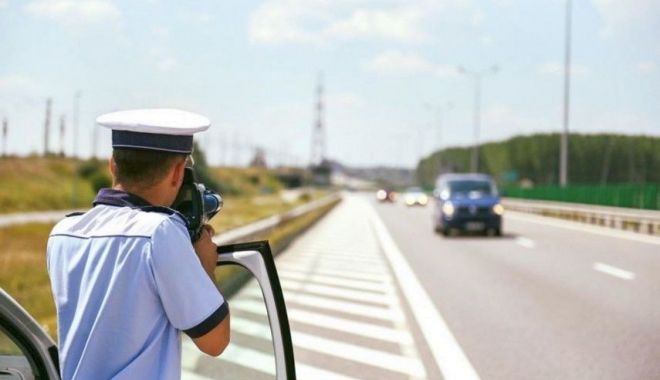 Viteze de peste 200 km/h pe Autostrada Soarelui. Radarul stă la pândă! - autostradavitezasursapolitiaroma-1589477794.jpg