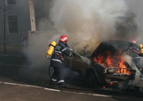 Autoturism ars ca o torță, la Constanța. DOUĂ VICTIME! - autoturismars-1512809856.jpg