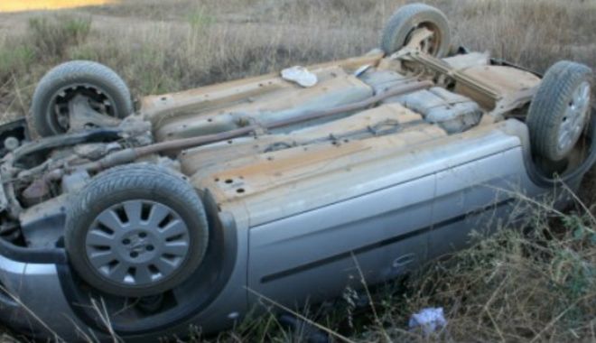 UPDATE. Autoturism răsturnat, în judeţul Constanţa! Se intervine pentru preluarea victimei - autoturismrasturnat-1668670890.jpg